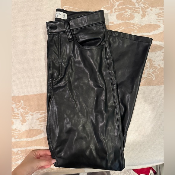 Abercrombie 90’s Straight Leg Pant - Picture 2 of 2